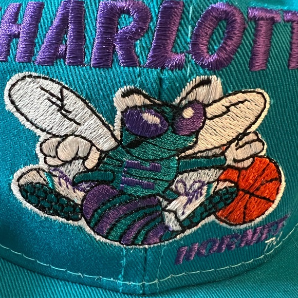 YOUNGAN HAT CO. LTD Vintage Charlotte Hornets Embroidered Logo Snap Back Hat - Picture 2 of 6